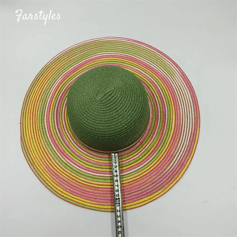 Chapeau de paille et sac de plage beige