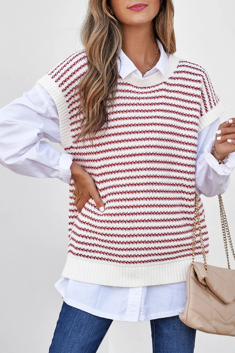 Gilet pull tricoté coupe ample à rayures rouges et bordure ctelée