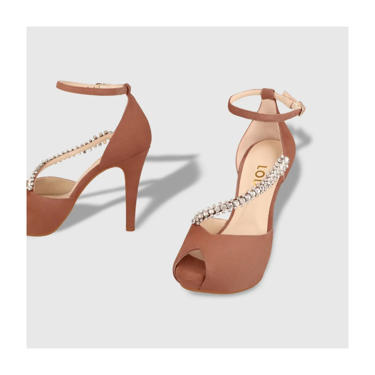 Sandale Amor en daim rose avec détail lanières en cristal en forme de goutte d´eau | LODI Chaussures pour femme en ligne.