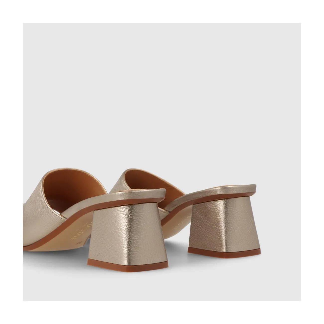 Sandale pour femme en cuir métallisé doré.I LODI Chaussures pour femme online.